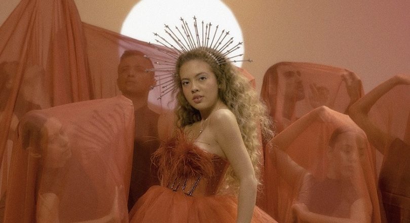 Ivanna presenta «Corazón de acero»