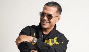 Xuxo te quitará la sed con su “Agüita fresca”