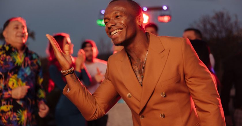 Banto Dos Santos busca conquistar a los rumanos con su música