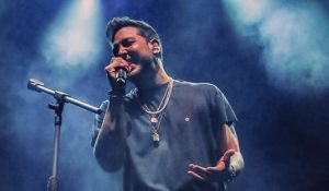 Víctor Muñoz deslumbra con nuevo EP: «En Vivo desde el Poliedro de Caracas»