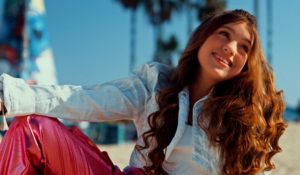 ANABELLA TE HARÁ SENTIR IDENTIFICADO CON “REÍR Y LLORAR”