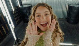 Con “Ritmo”… Anabella pone a bailar al mundo desde el “Paseo de la fama”