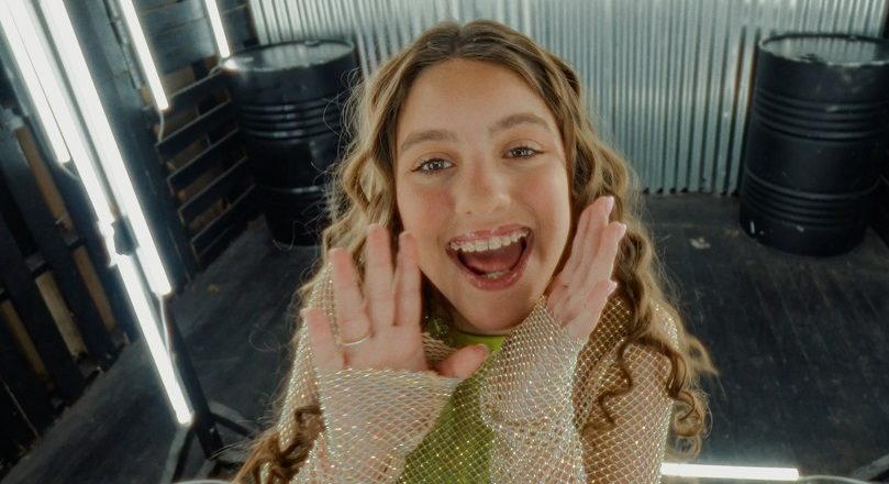 Con “Ritmo”… Anabella pone a bailar al mundo desde el “Paseo de la fama”