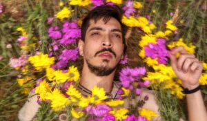 Ale Camalión presenta ‘Mal y un reloj’ un viaje introspectivo y visceral