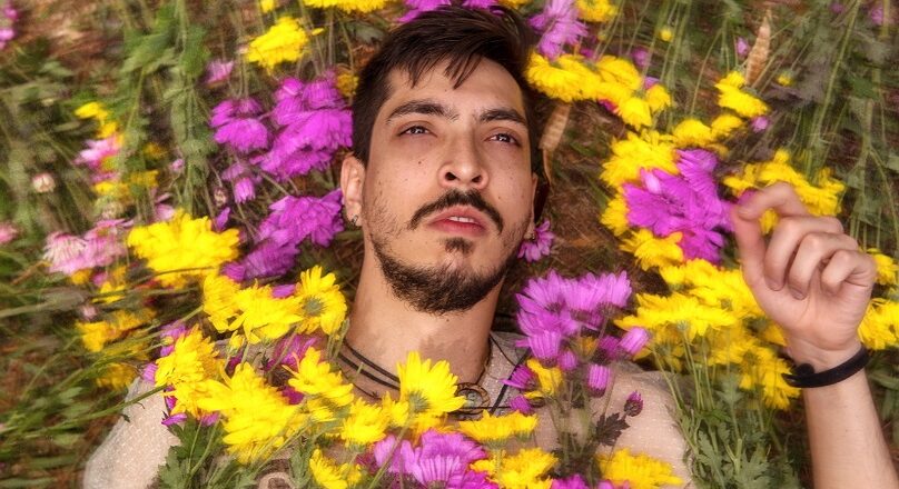 Ale Camalión presenta ‘Mal y un reloj’ un viaje introspectivo y visceral