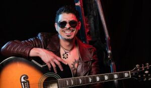 Alejo Villalobos presenta ‘Ya va siendo hora’