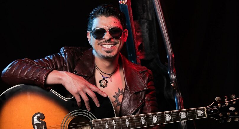 Alejo Villalobos presenta ‘Ya va siendo hora’