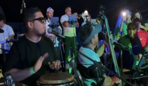 Alexander de Jesús Chirinos destaca como la voz principal de «Porfi Baloa y sus Adolescentes»