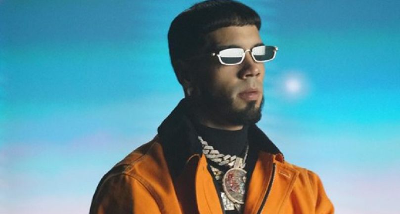 Anuel celebra el éxito mundial de su nuevo sencillo «Más rica que ayer»