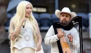 Arpamartínez impulsa el arpa venezolana junto a Elena Rose en la gira de Karol G