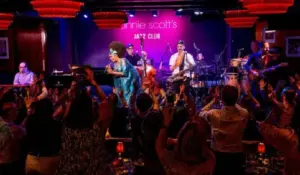 Aymée Nuviola marca un hito en la música latina con el lanzamiento de su álbum en vivo desde el legendario Ronnie Scott’s Jazz Club de Londres