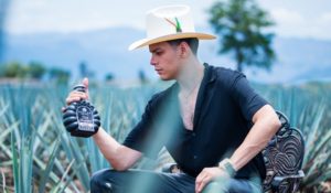 CARLOS TORRES PROMOCIONA SU ÚLTIMO SENCILLO “Y SERÁ”