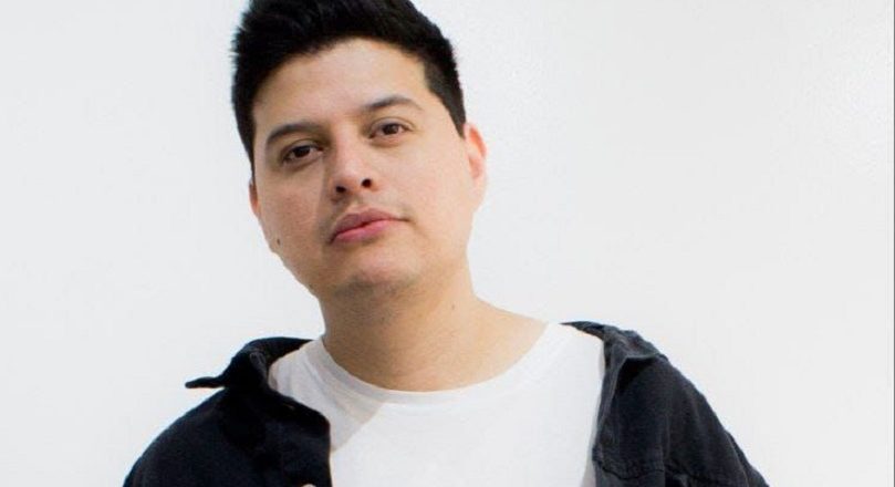 César Veloz nos presenta su nuevo tema musical