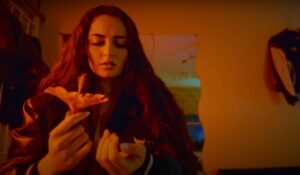 La cantante canaria Caluu C. presenta su nuevo sencillo «QHP» perteneciente a su próximo EP