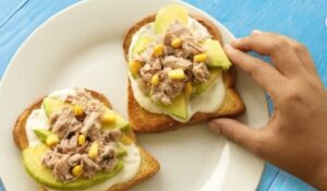 Disfruta un delicioso sándwich de atún en homenaje al Día Mundial del pan
