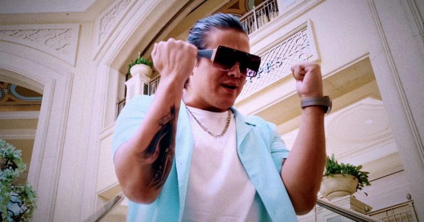 Eric Mestizo presentó «Te Besaré», canción dedicada al amor universal