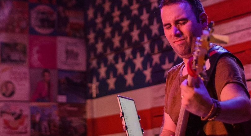 El bajista venezolano Edgar Solórzano celebra sus 22 años de vida artística con «One»