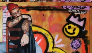 Escucha ‘Punto y Coma’ El disco debut del artista de folk colombiano El Chivato