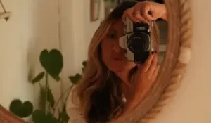 Elizabeth Velásquez cuenta historias y noticias a través de su cámara