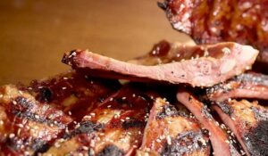 Costillitas BBQ: la curiosa historia de un manjar que conquista paladares