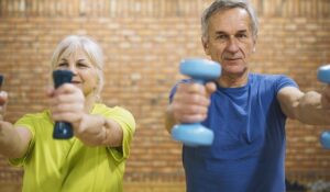 Movilidad y bienestar: ejercicios ideales para adultos mayores