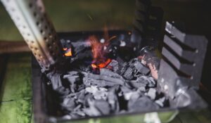 Selecciona el mejor carbón para tus parrillas con estos consejos de La Montserratina