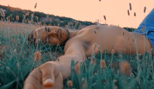 Faustino estrena “Brillo” una canción nostálgicamente alegre