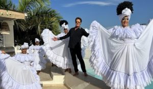 Fernando Allende, se une al multipremiado Rudy Pérez para lanzar “Un Millón de Besos”