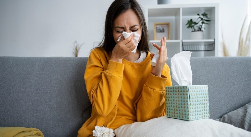 ¿Exponerse a la lluvia aumenta el riesgo de resfriado común? 