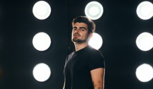 La salsa moderna de Jonathan Moly se apoderará de Premios Juventud