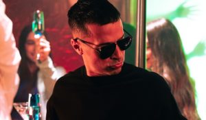 “Borrachixxx” de Xuxo: El primer videoclip venezolano hecho con IA