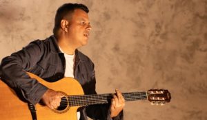 Frank Morón anuncia nuevos conciertos para promocionar su single «Noches de Luna Llena»