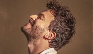 Gusi le canta a un amor no correspondido