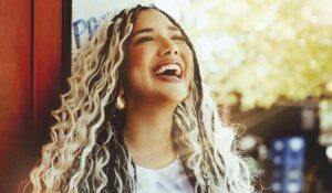 La tormenta de Gigi Méndez se apodera de Venezuela con un “Rayito”