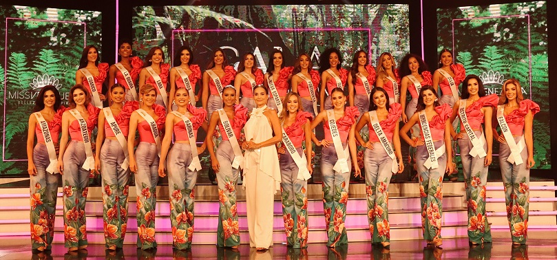 ASPIRANTES DE LA 72.° EDICIÓN DE MISS VENEZUELA RECIBEN LAS BANDAS DE LOS ESTADOS Y ENTIDADES QUE REPRESENTARÁN