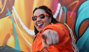 Hendrix y Francis Carolina se unen para cantarle a ‘Juliana’ a ritmo de cumbia, reguetón y afro-fusión