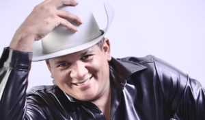 Tony Mendoza presenta «El Último trago»