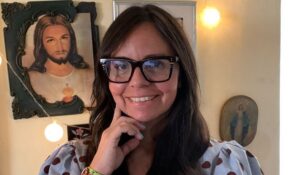 Desde Venezuela al Mundo: Gloria Mena, una Voz Líder en el Periodismo de Entretenimiento Internacional