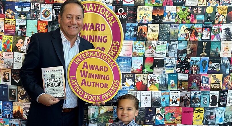 Ricardo Adrianza es galardonado con el prestigioso Premio Internacional del Libro Latino