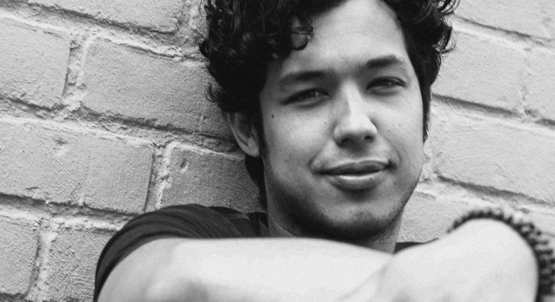 “Distante” es lo nuevo de José Luis Velázquez