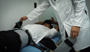 Una camilla de tracción que alivia el dolor