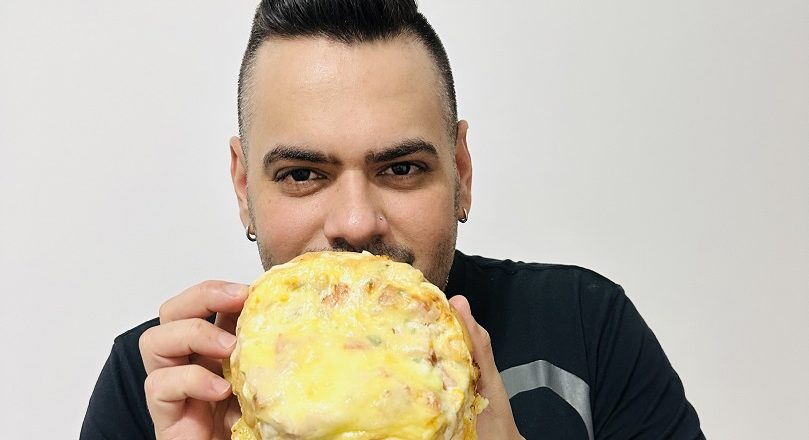 Simón Saldivia logra gran éxito Youtube con su cocina rápida