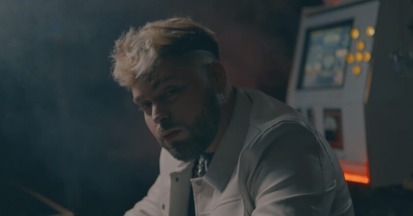 «COMO UN PERRO» la nueva declaración de amor del bachatero Mr. Don producida por DerekVinci