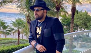 Michel Puche se une al productor musical Archie Peña para deleitarnos con “Del Suelo Al Cielo”