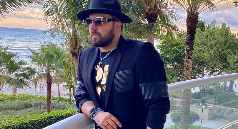 Michel Puche se une al productor musical Archie Peña para deleitarnos con “Del Suelo Al Cielo”