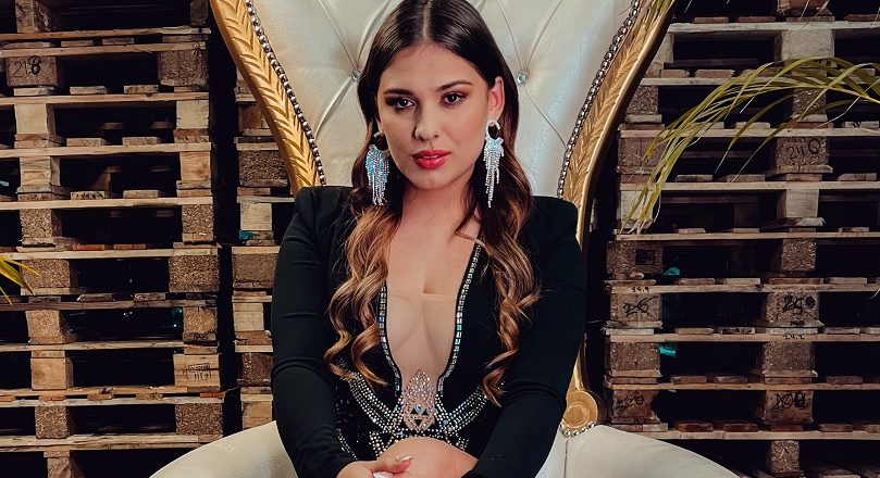 Valen Zuluaga, presenta su nuevo tema “Pobre payaso”