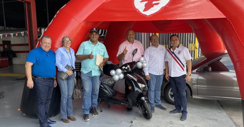CENTROS DE DISTRIBUCIÓN AUTORIZADOS Y CLIENTES FUERON RECONOCIDOS POR FIRESTONE