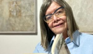 Escritora Inés Muñoz Aguirre presentará poemario Así va el Siglo en la FILUC 2024