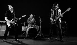 Independiente 81 presenta ‘Básico’ una crítica a la sociedad biempensante en tono pop punk