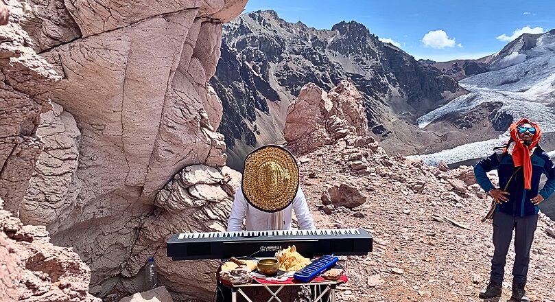 El maestro José Agustìn Sánchez  llega al Aconcagua con su “Alquimia Sónica”